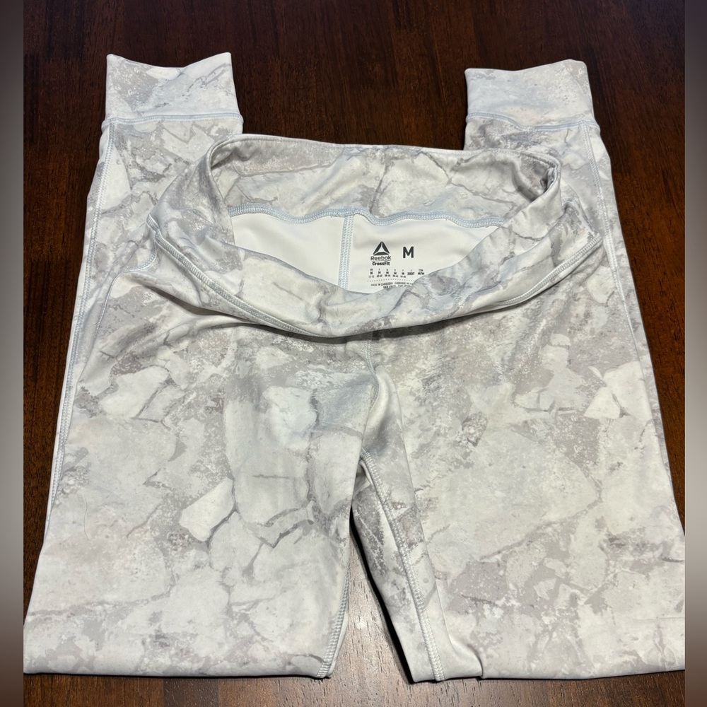Reebok CrossFit Marble-Print High-Rise Leggings - Light Gray & White